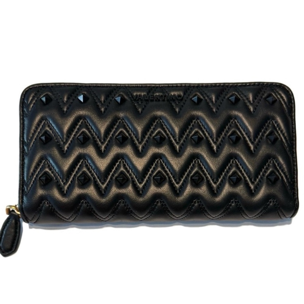 NWT Authentic Valentino by Mario Valentino
Leonardo Leather Wallet- Black